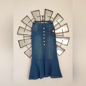 BE-GIRLS Small Women's Maxi Jean Skirt. Brand New!! Tags Included!!